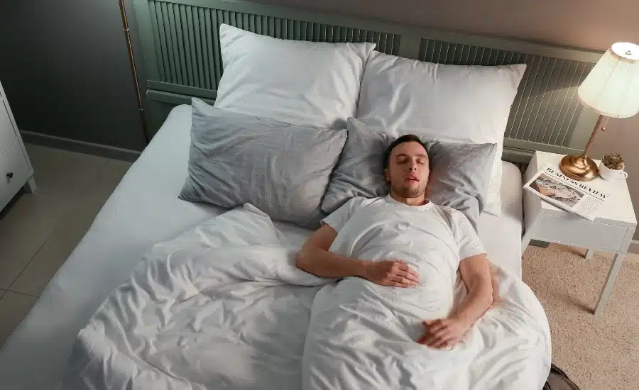 Comment bien dormir sur le dos pour un sommeil efficace ?