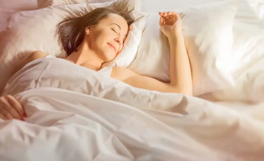 Insomnie et troubles du sommeil pendant la ménopause : solutions et traitements naturels