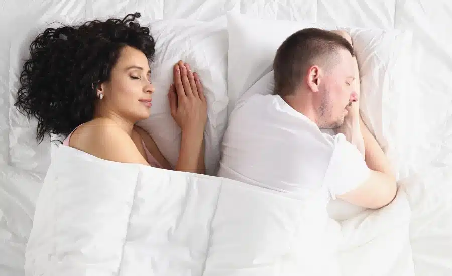 La couverture lestée, une solution contre les insomnies et l'anxiété : tous ses bienfaits sur le sommeil