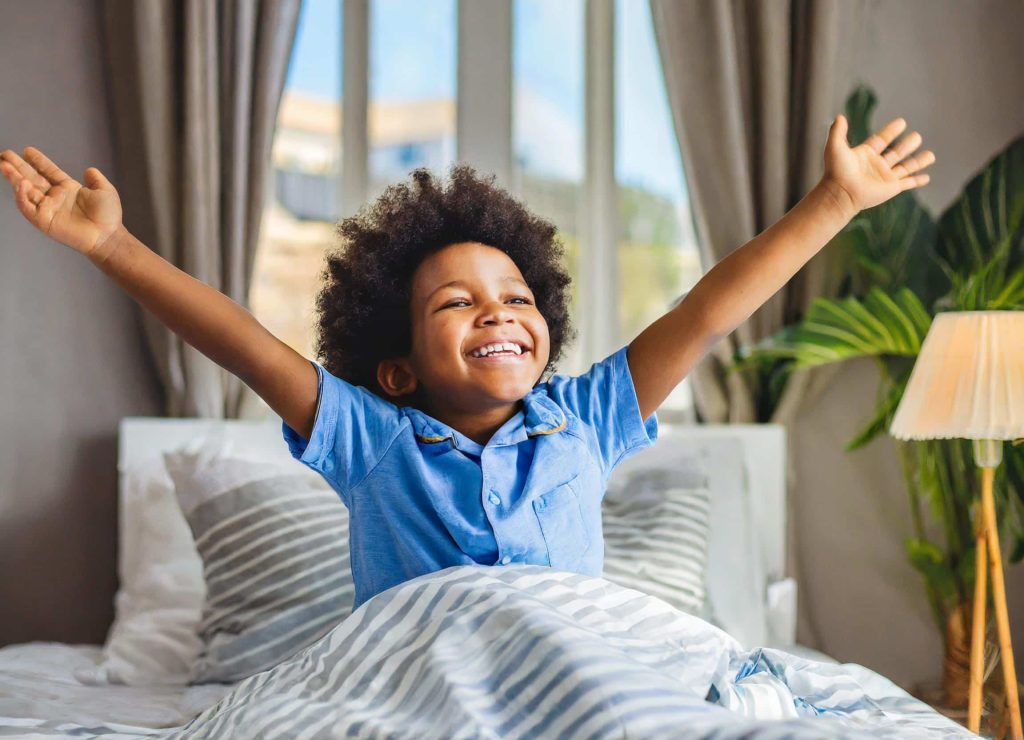Comment réveiller son enfant pour l'école : réveil et routine 2026