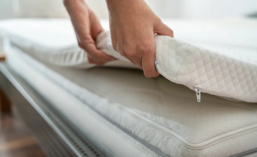 le surmatelas, zoom sur les avantages et les inconvénients du garant de vos nuits plus confortables