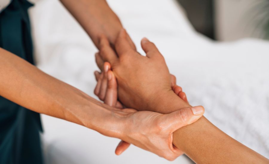 Quelles sont les solutions contre les bras engourdis pendant la nuit ?