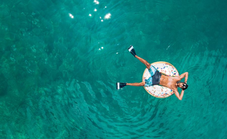 Se reposer et ne rien faire : ce que font 45 % des Français en vacances pour un sommeil plus serein