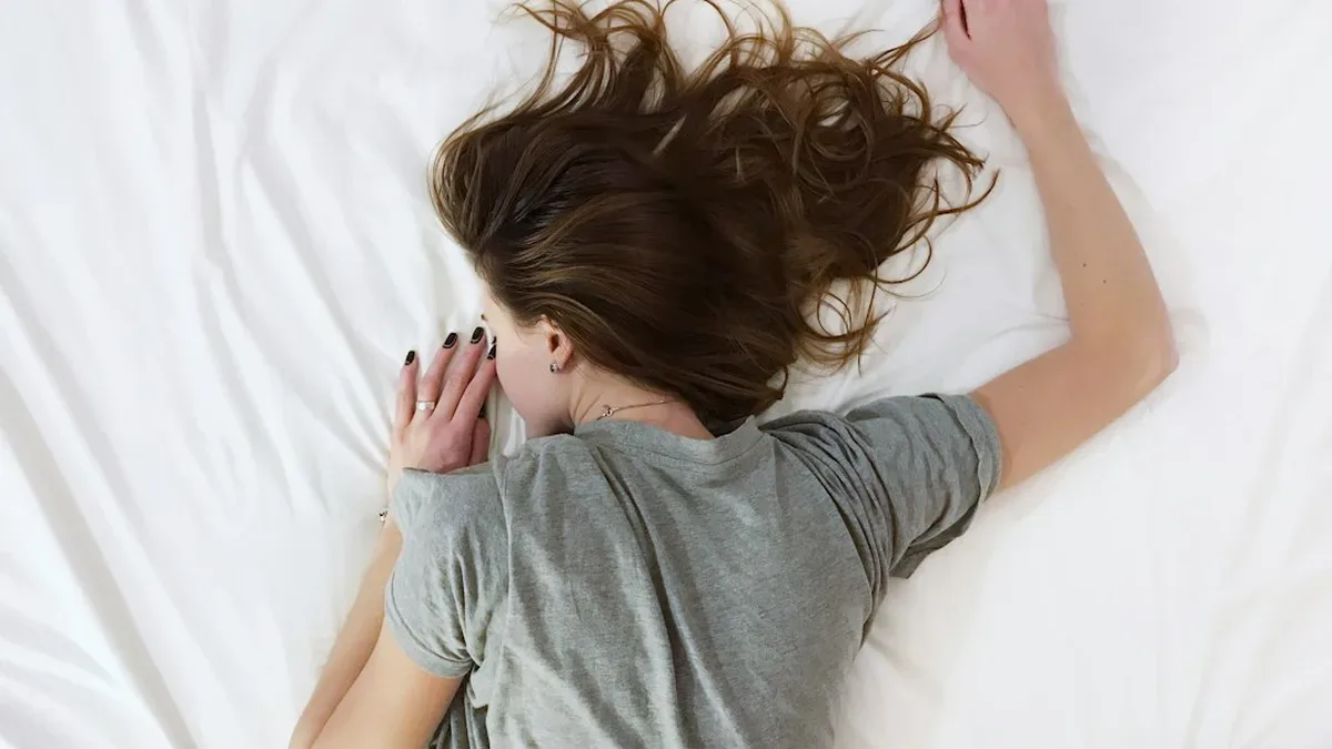 Que veut dire rem dans le sommeil : ce qu’il faut savoir